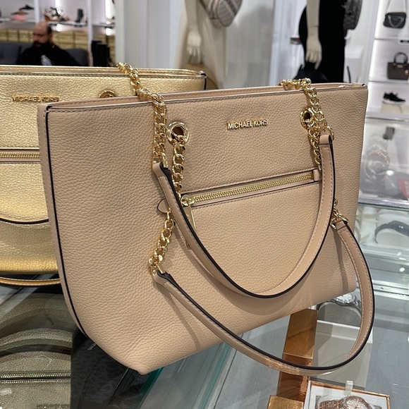 MICHAEL KORS
Jet Set Medium Front Zip Pebbled Leather Chain Tote Bag
Buff
NWT - Picture 15 of 16